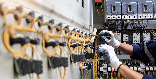 Professional Electrician technician working in Madison, NE